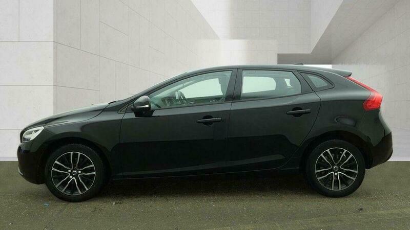 Volvo V40 T2 Momentum Red #8
