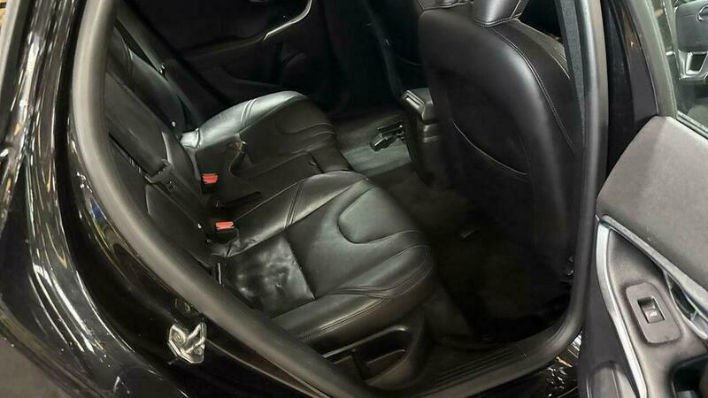 Volvo V40 T2 Momentum Red #7