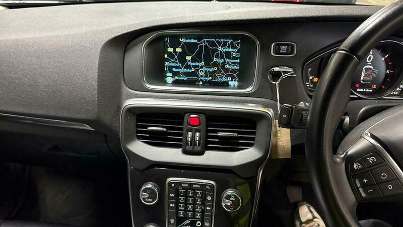 Volvo V40 2.0 D2 Momentum Euro Black #3