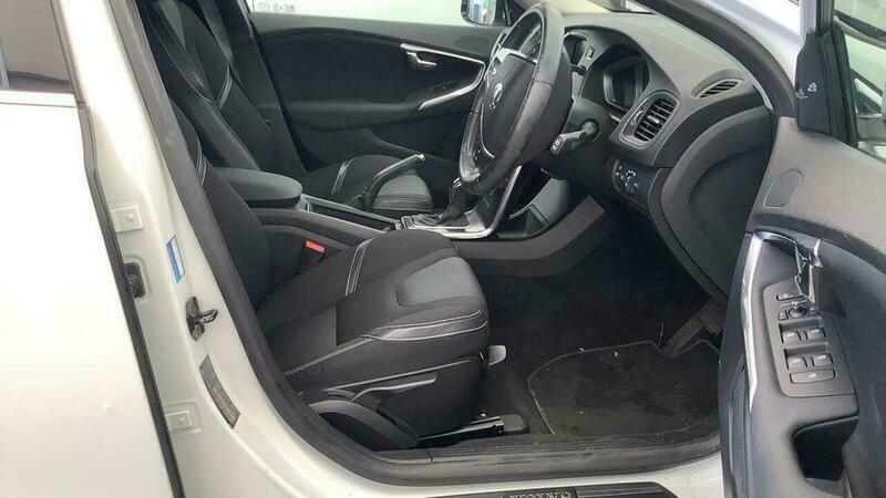 Volvo V40 1.6 D2 Se Nav White #4
