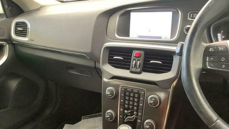 Volvo V40 1.6 D2 Se Nav White #3