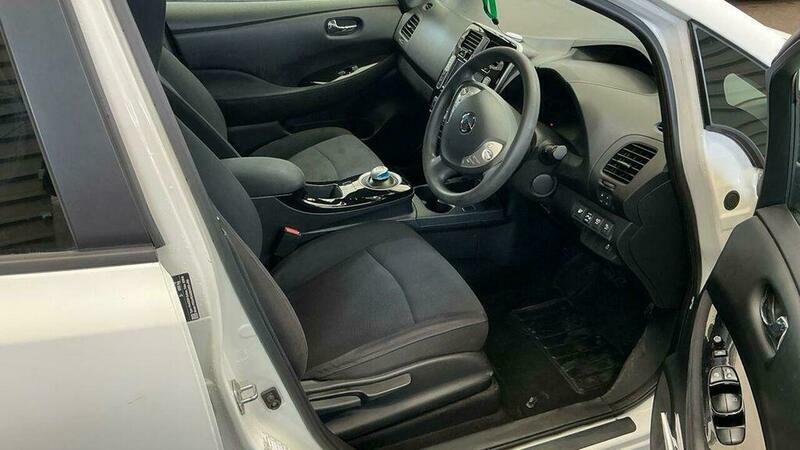 Nissan Leaf 30Kwh Black Edition White #5