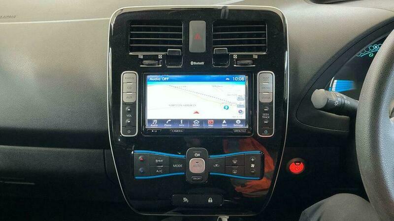 Nissan Leaf 30Kwh Black Edition White #4