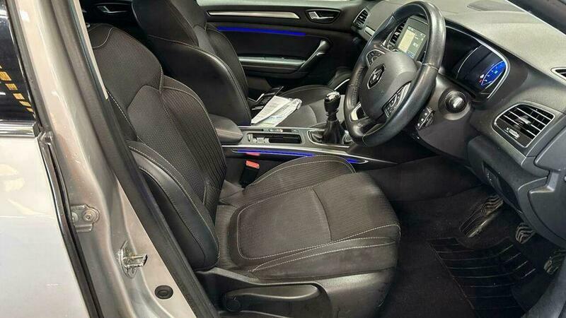 Renault Megane 1.5 Blue Dci Iconic Silver #4