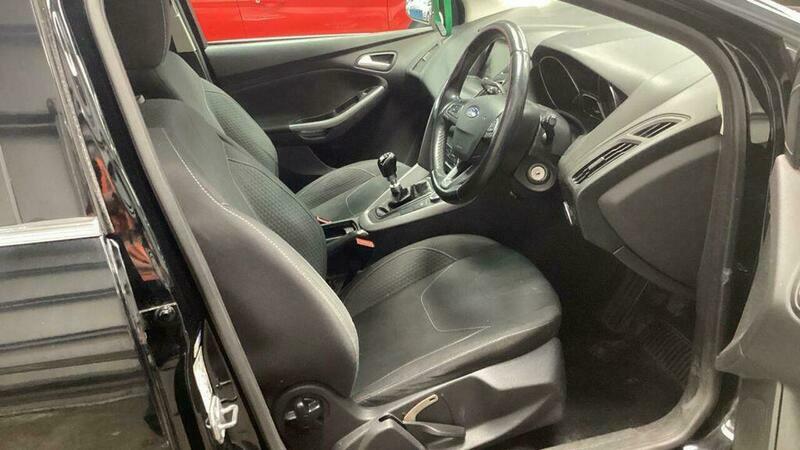 Ford Focus 1.5 Tdci Zetec Euro Black #4