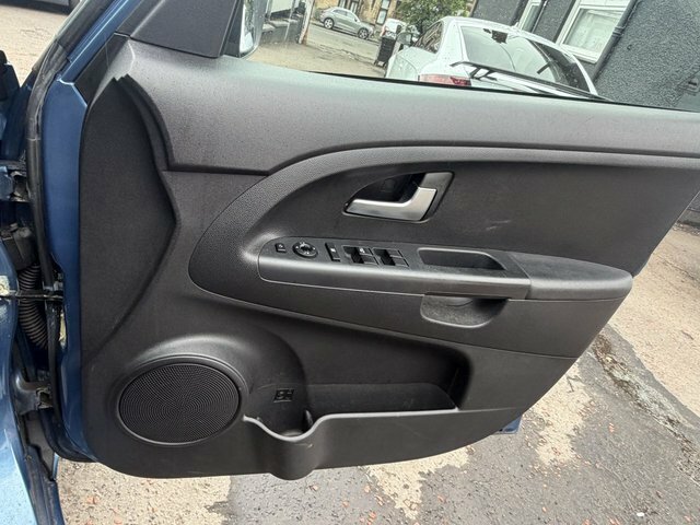 Kia Venga 2012 62 2 #25