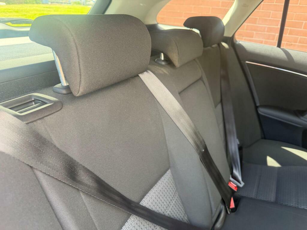 Toyota Avensis Automatic White #15