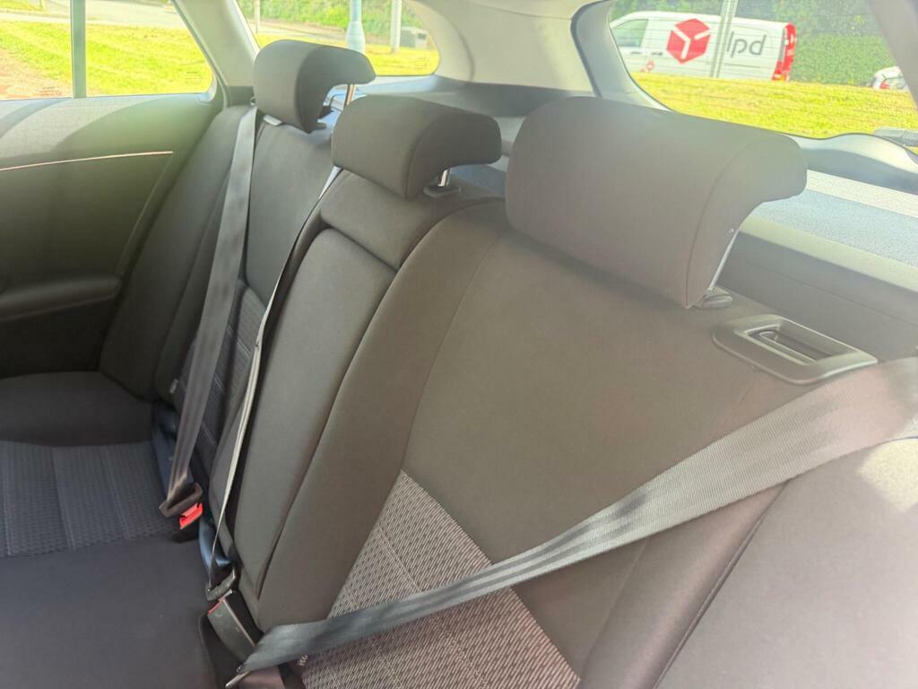 Toyota Avensis Automatic White #16