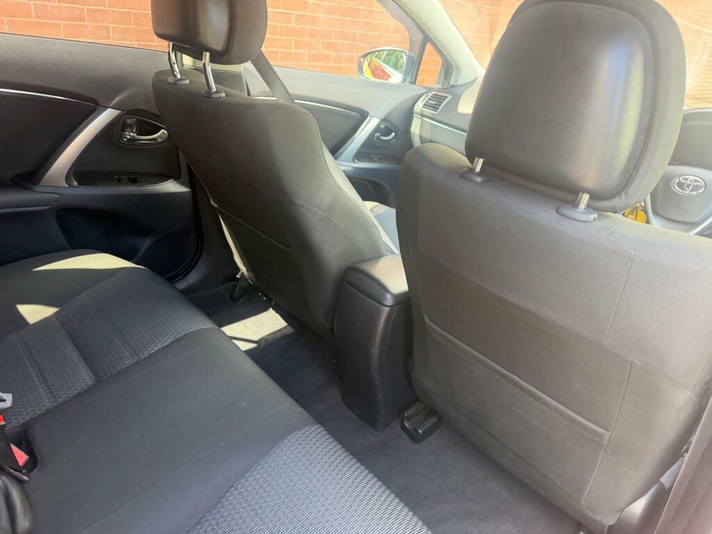 Toyota Avensis Automatic White #14