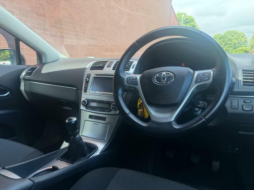 Toyota Avensis Automatic White #10