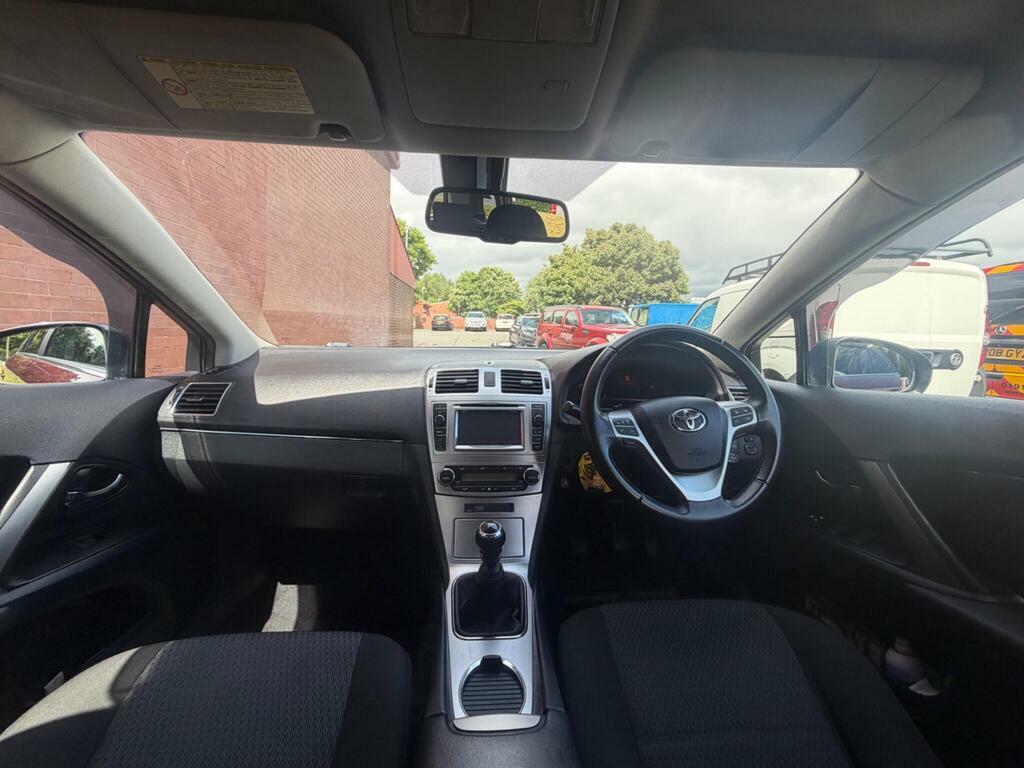 Toyota Avensis Automatic White #9