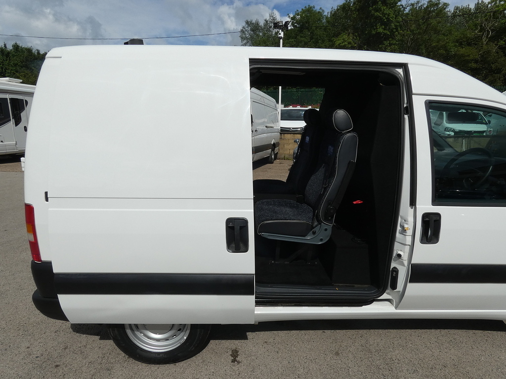 Peugeot Expert Hdi 110 Pv White #7