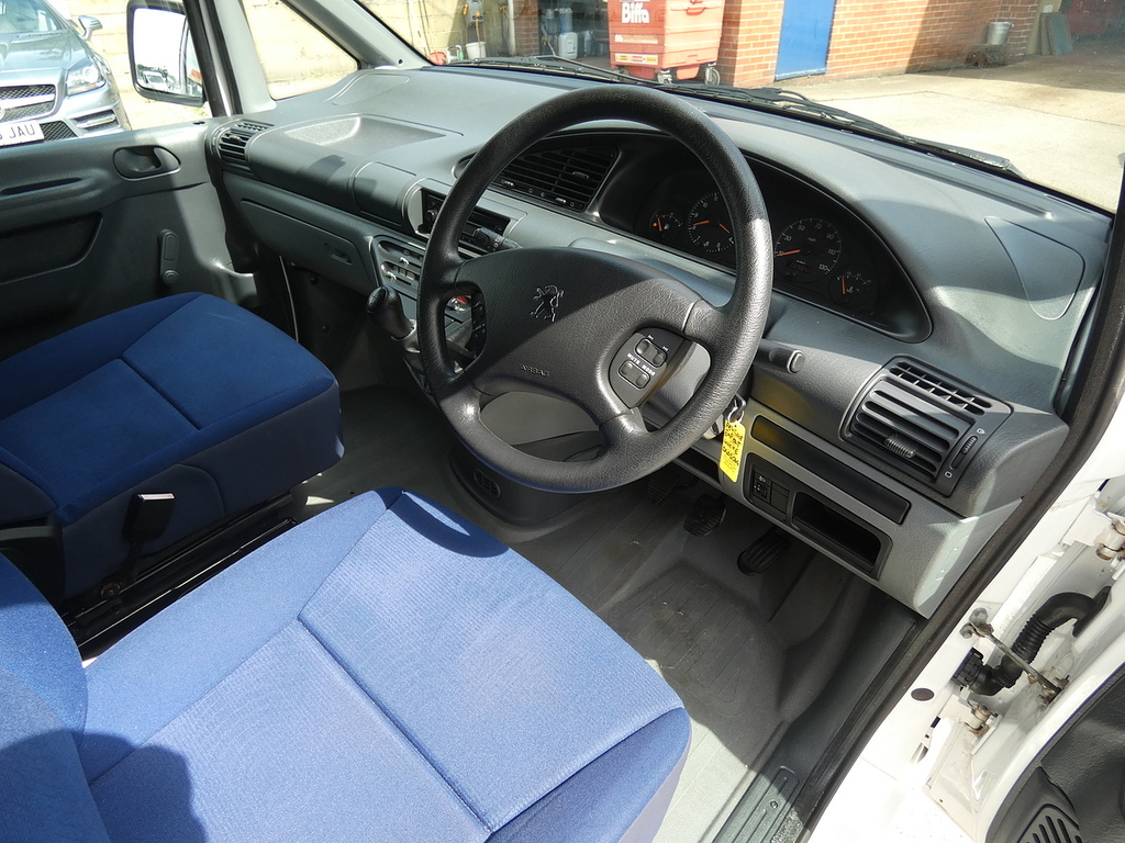 Peugeot Expert Hdi 110 Pv White #16