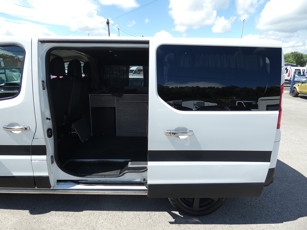 Renault Trafic 1.6 Sl27 Business Plus Dci Sr Pv 115 Bhp White #25