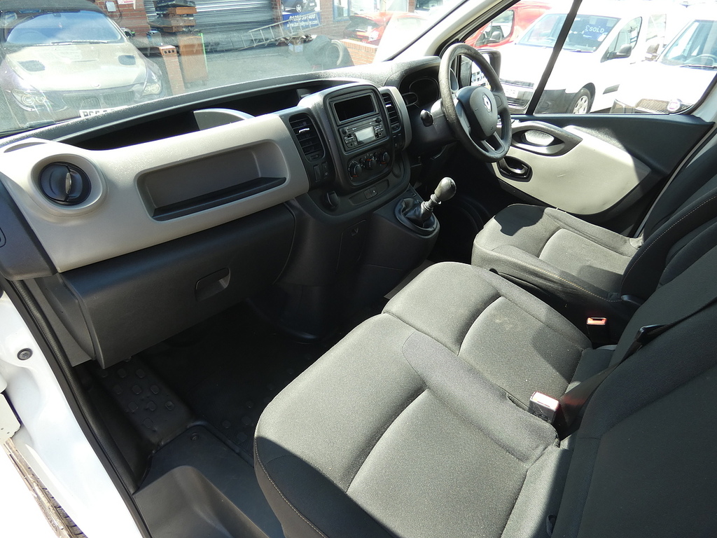 Renault Trafic 1.6 Sl27 Business Plus Dci Sr Pv 115 Bhp White #22