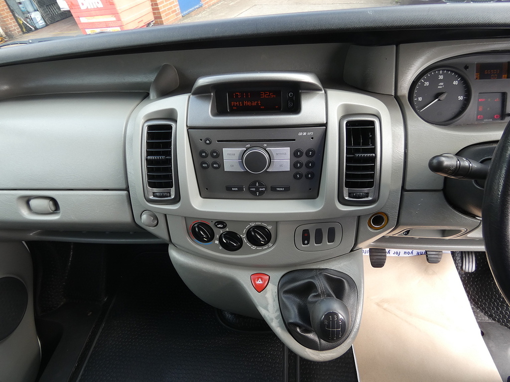 Vauxhall Vivaro 2.5 Cdti 6 Seat Crew Van Only 66K Ex Council Rare White #5