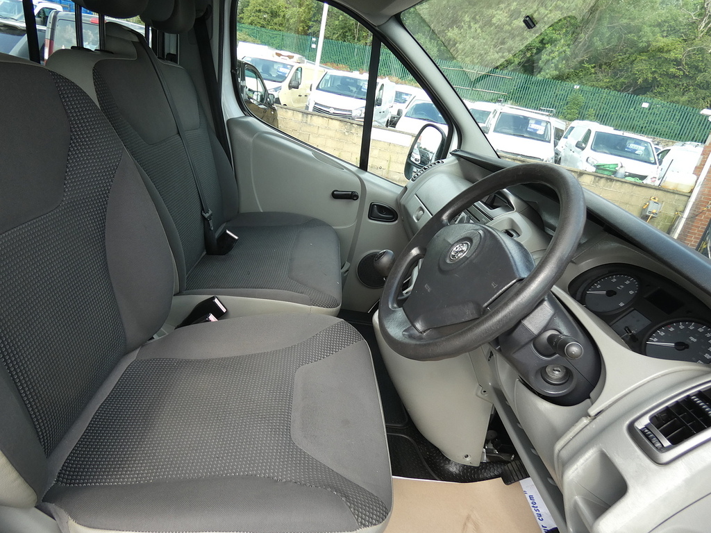 Vauxhall Vivaro 2.5 Cdti 6 Seat Crew Van Only 66K Ex Council Rare White