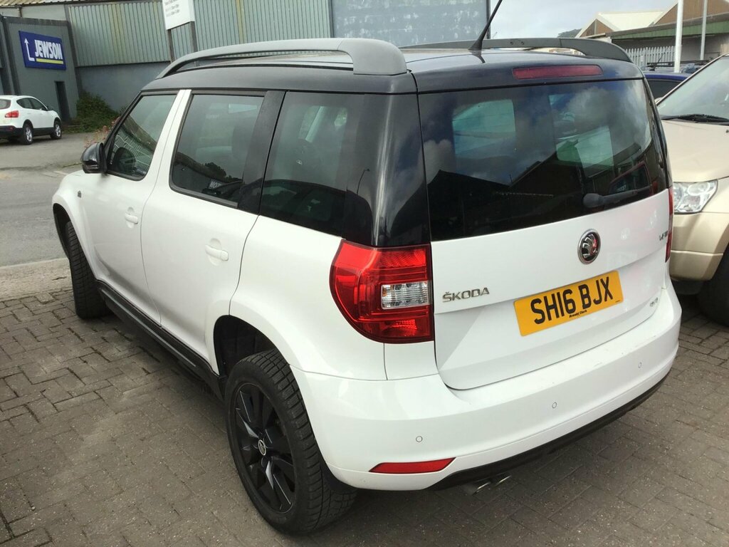 Skoda Yeti 2.0 Tdi Monte Carlo 4Wd Euro 6 Ss White #3