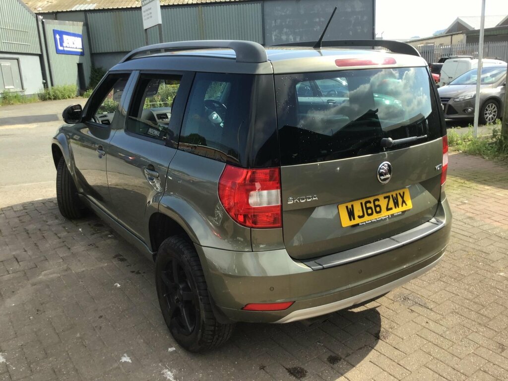 Skoda Yeti 2.0 Tdi Se L Euro 6 Ss WJ66ZWX Green #3