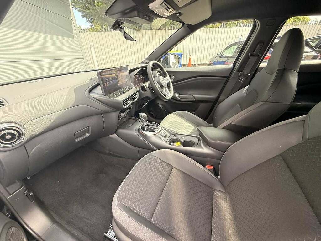 Nissan Juke 1.0 Dig-t N-connecta Suv Dct Euro LA24YCV Black #2