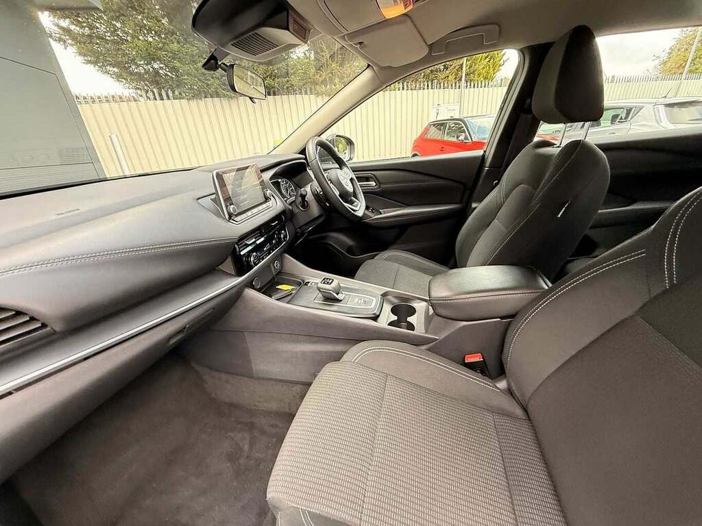 Nissan Qashqai 1.3 Dig-t Mhev Acenta Premium Suv Hybri DV73BXZ Black #2