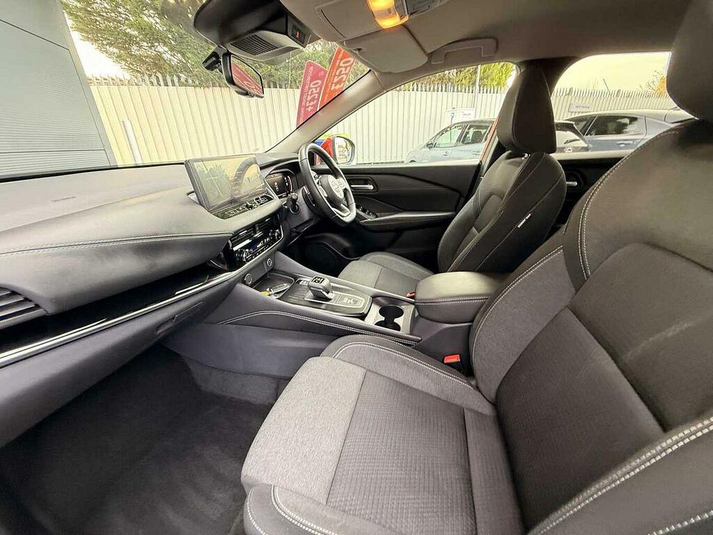 Nissan Qashqai 1.3 Dig-t Mhev N-connecta Hybrid FG72EFP Red #2