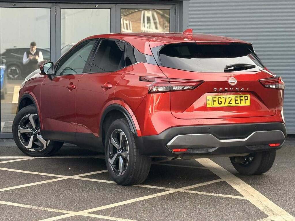 Nissan Qashqai 1.3 Dig-t Mhev N-connecta Hybrid FG72EFP Red #3
