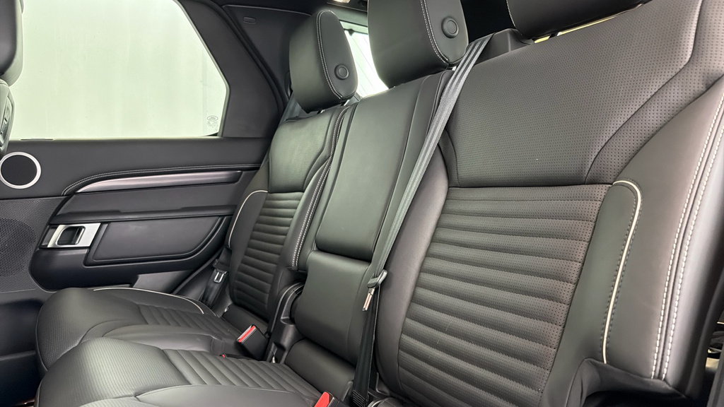 Land Rover Discovery 3.0 D300 Mhev Metropolitan Edition Suv Black #4
