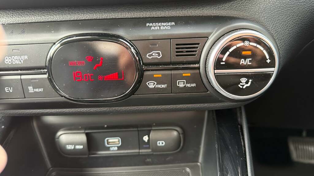 Kia Soul First Edition White #33