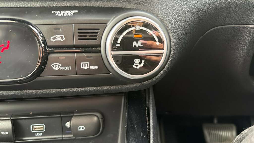 Kia Soul First Edition White #32