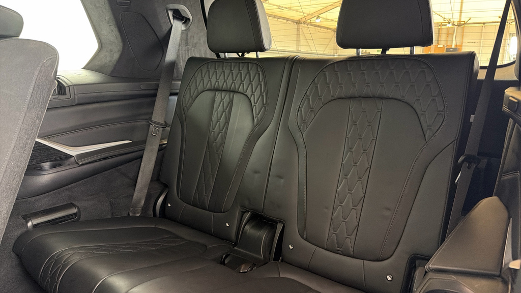BMW X7 M50i Black #31