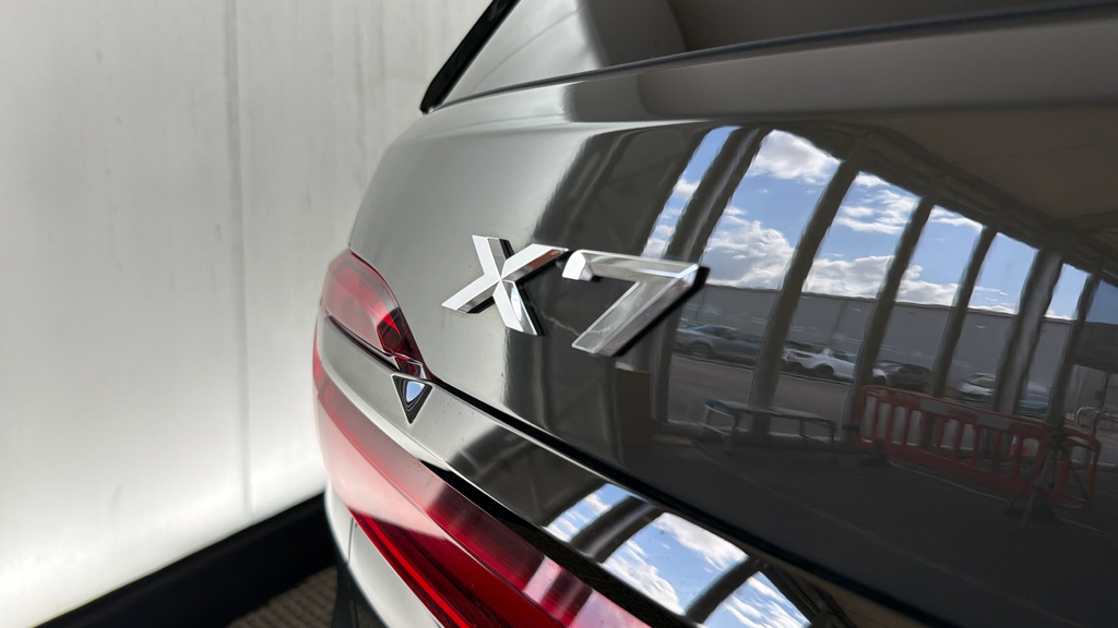 BMW X7 M50i Black #25