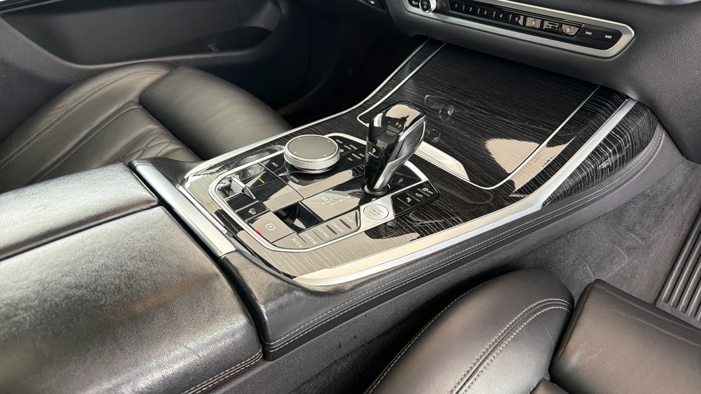 BMW X7 M50i Black #10
