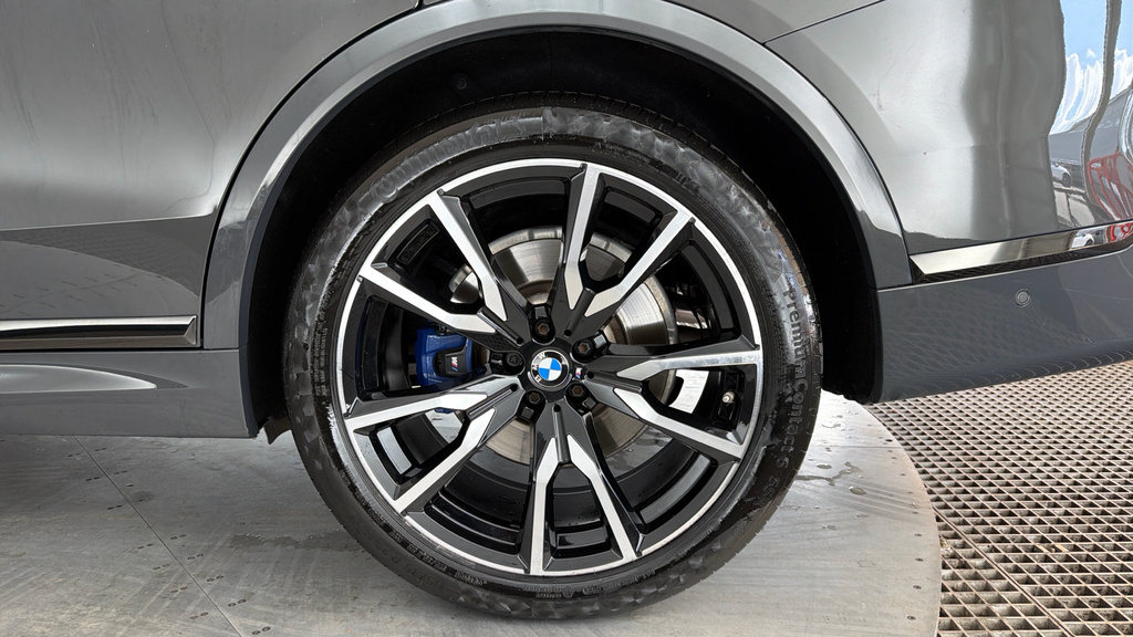 BMW X7 M50i Black #35