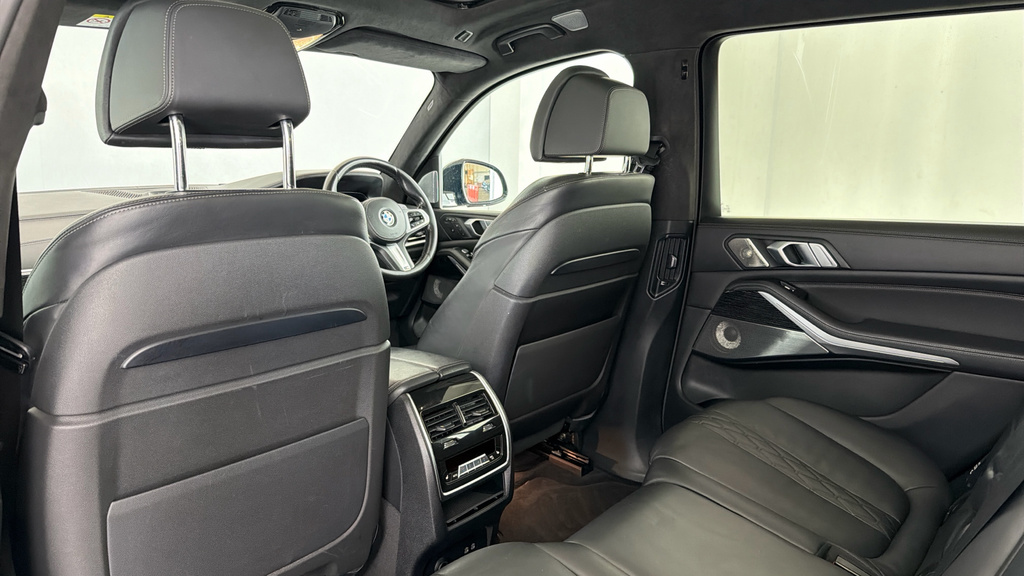 BMW X7 M50i Black #32