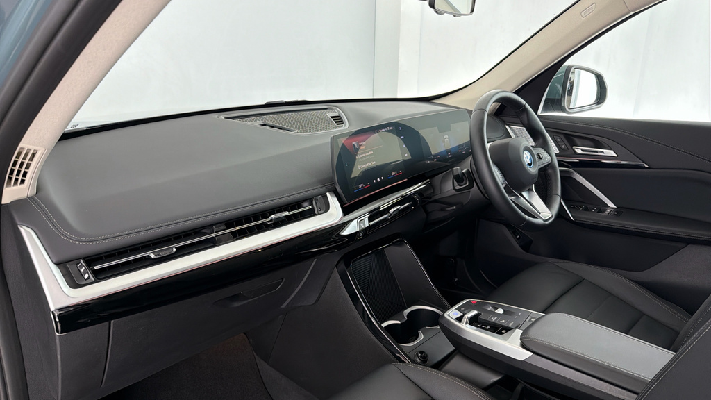 BMW iX1 Suv Green #7