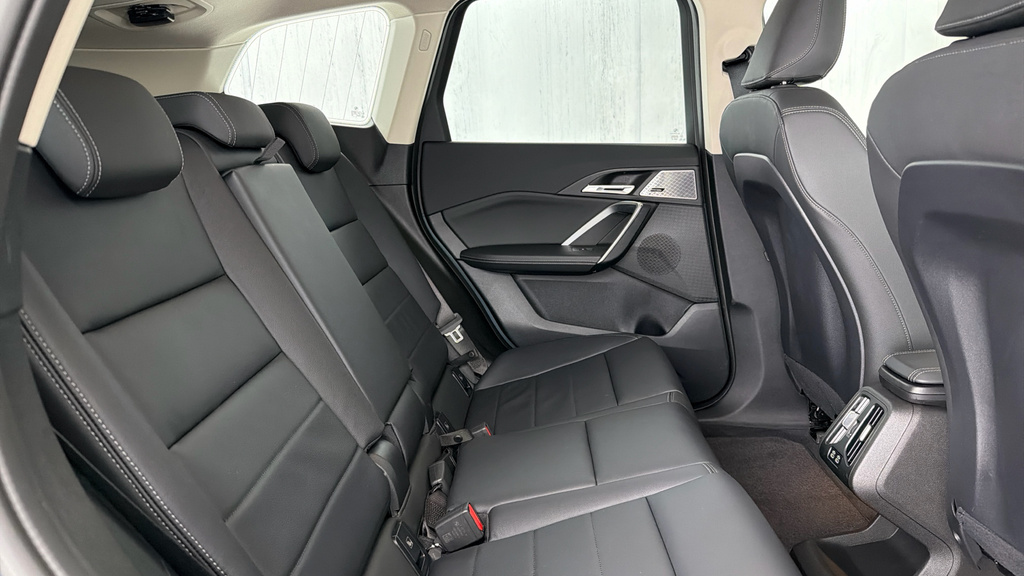 BMW iX1 Suv Green #31