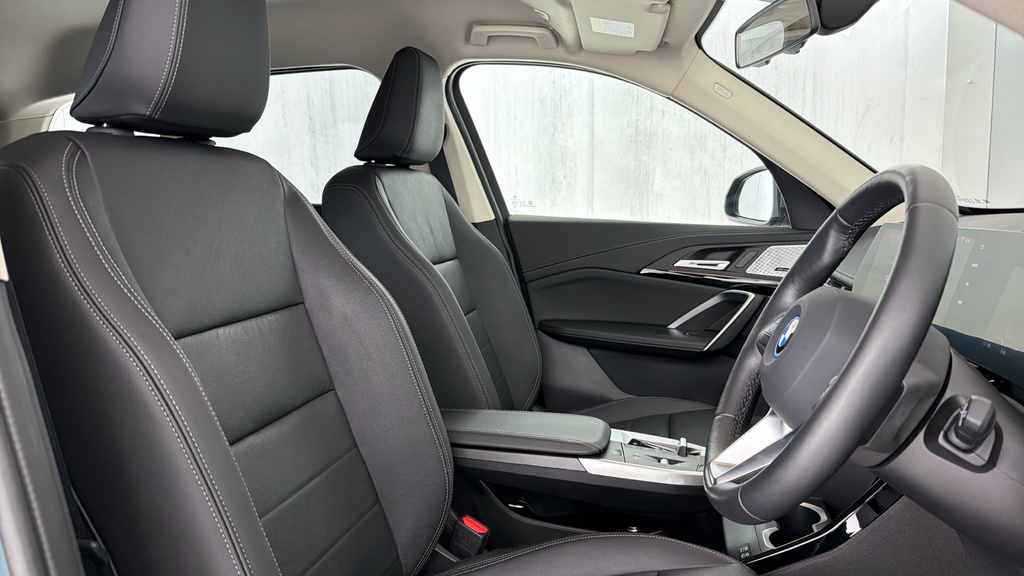 BMW iX1 Suv Green #11