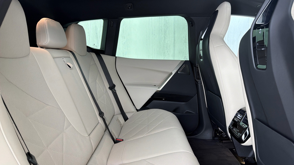 BMW iX Suv Black #40