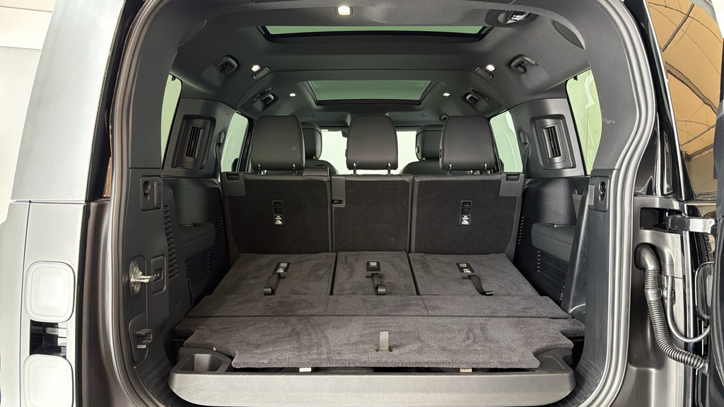 Land Rover Defender Octa  #10