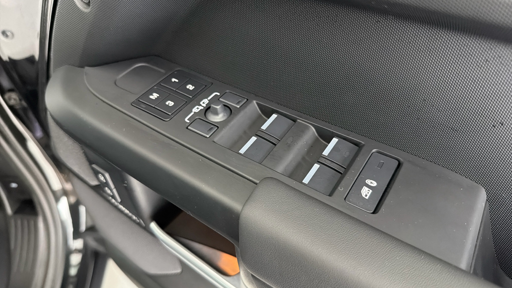 Land Rover Defender Octa  #38