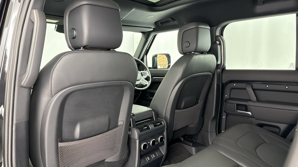 Land Rover Defender Octa  #32