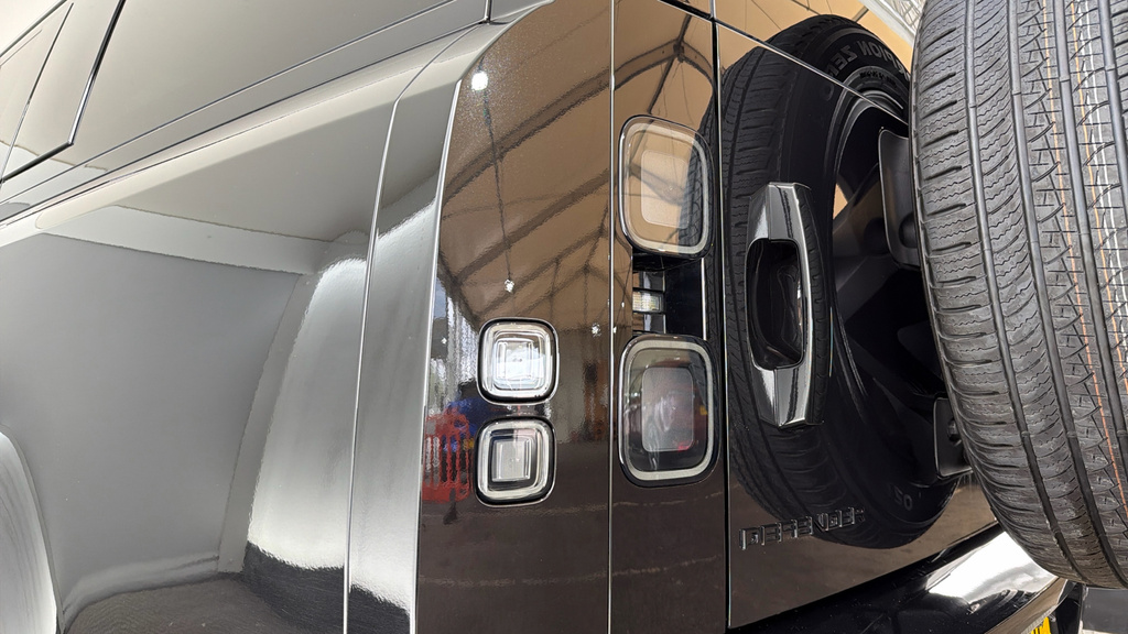 Land Rover Defender Octa  #19