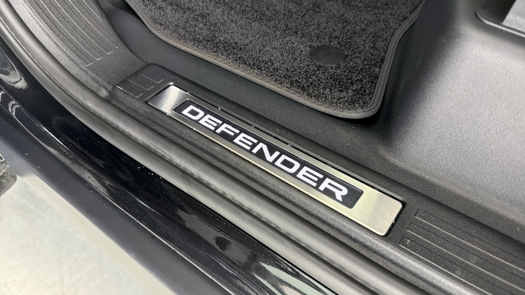 Land Rover Defender Octa  #29