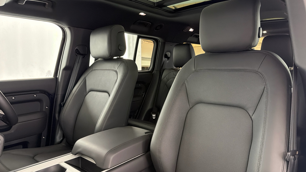 Land Rover Defender Octa  #31