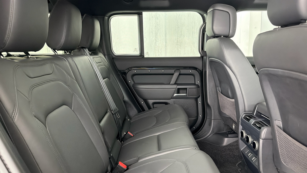 Land Rover Defender Octa  #22