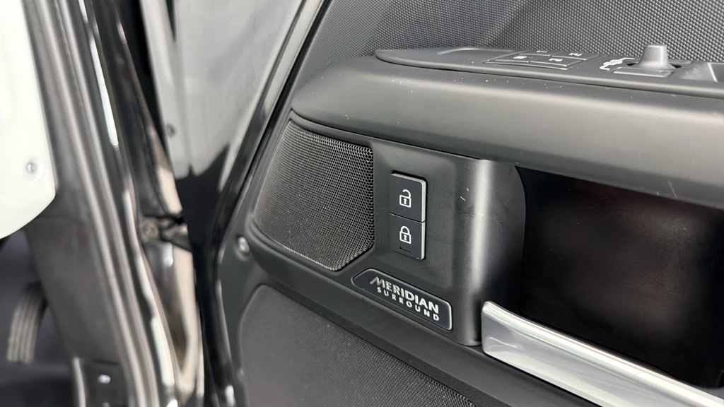 Land Rover Defender Octa  #37