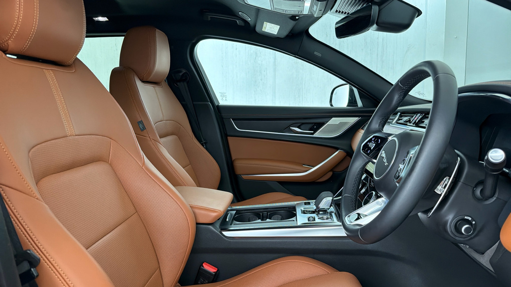 Jaguar XF R-dynamic Black Blue #21
