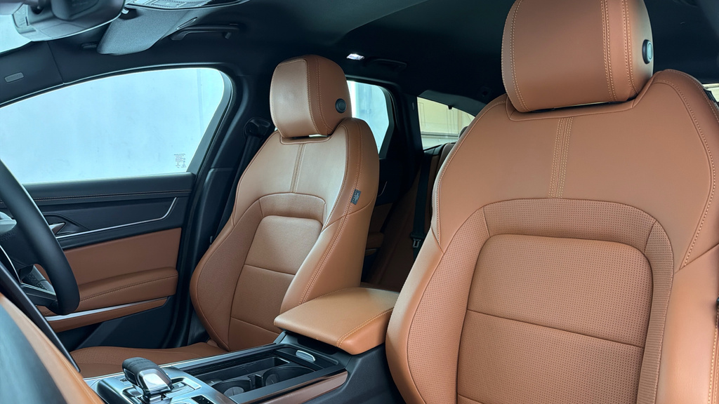 Jaguar XF R-dynamic Black Blue #40