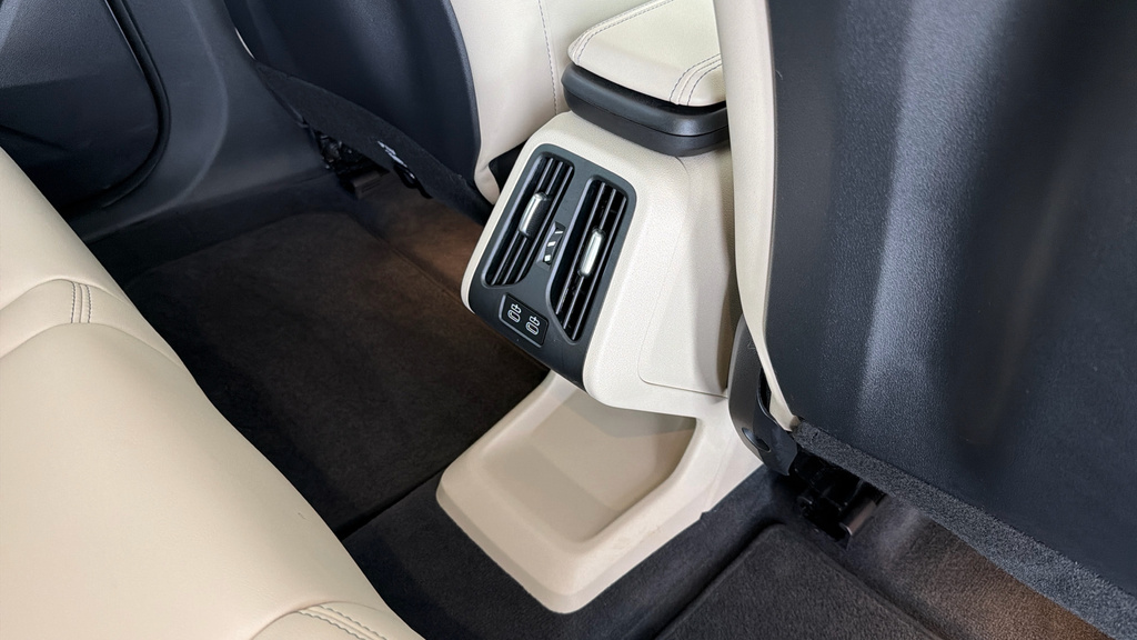 BMW iX1 Edrive20 M Sport Grey #36